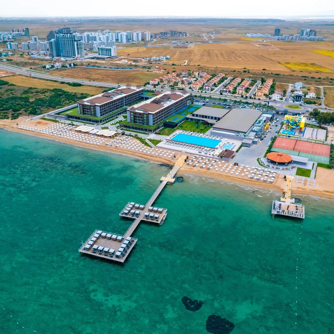 İptal Güvenceli Esnek Otel Paketleri Havuz ve Güneşlenme Terasları