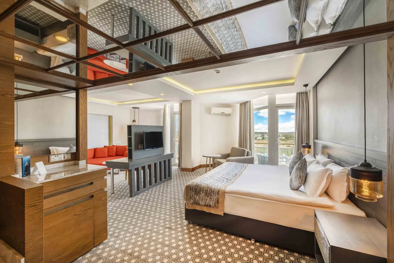Minibar ve İkram Çeşitleri Otelleri Havuz ve Güneşlenme Terasları