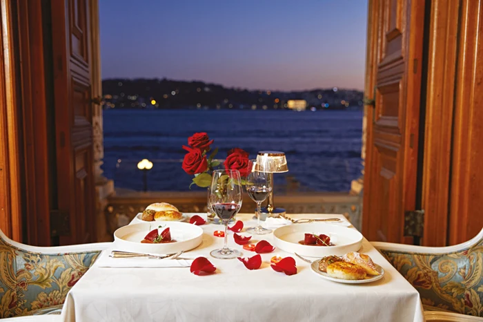 Kıbrıs'ta Sevgililer İçin Romantik Gece Mekanları ve Kokteyl Barları - Atmosfer ve Eğlence