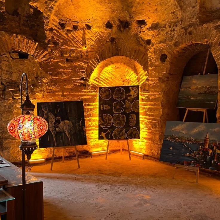 Sanat ve Otantik Mimari Otelleri Havuz ve Güneşlenme Terasları