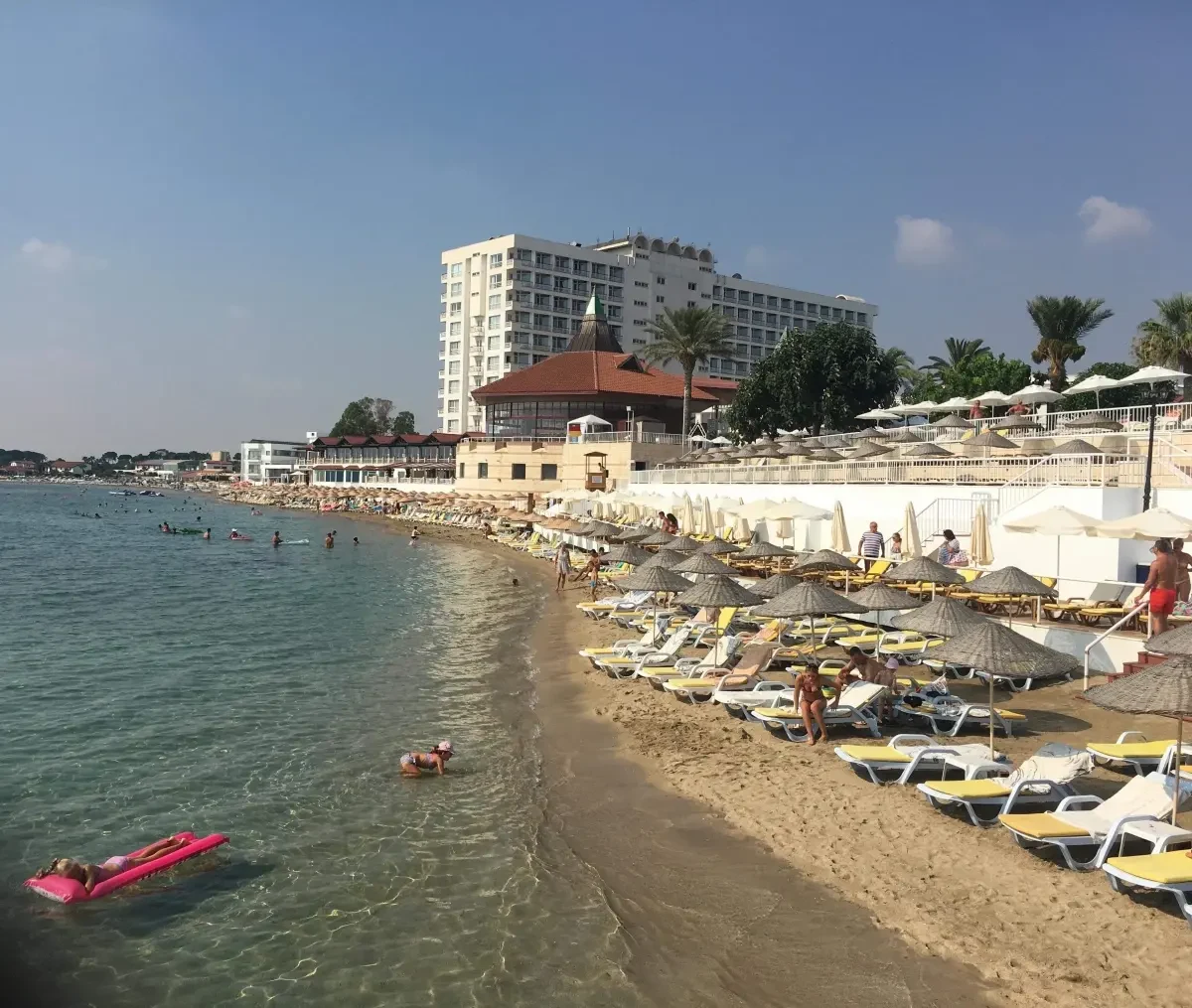Son Dakika Otel Fırsatları Havuz ve Güneşlenme Terasları