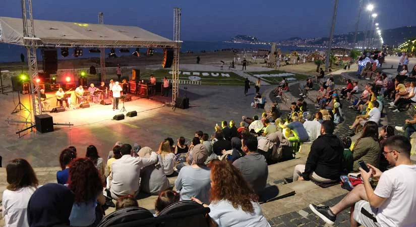 Kıbrıs Yaz Festivalleri ve Açık Hava Gece Konserleri 2026 - Mekan ve Gece Görseli
