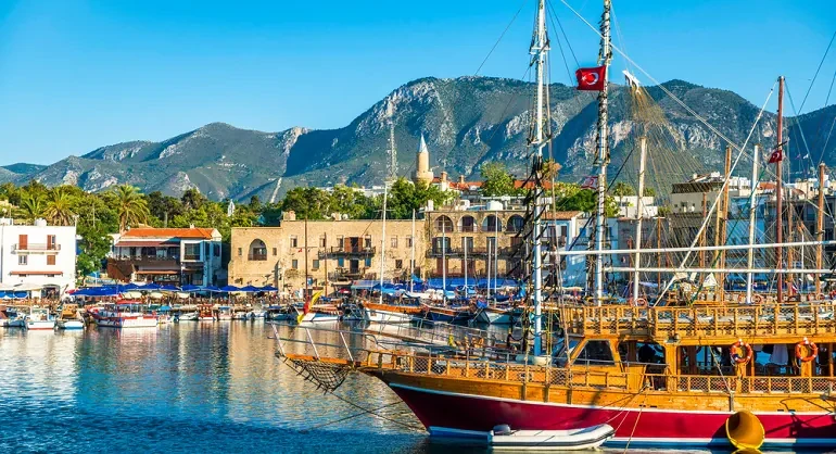 Kıbrıs'a Vizesiz ve Pasaportsuz Gidilir mi? (2026 Giriş Kuralları)