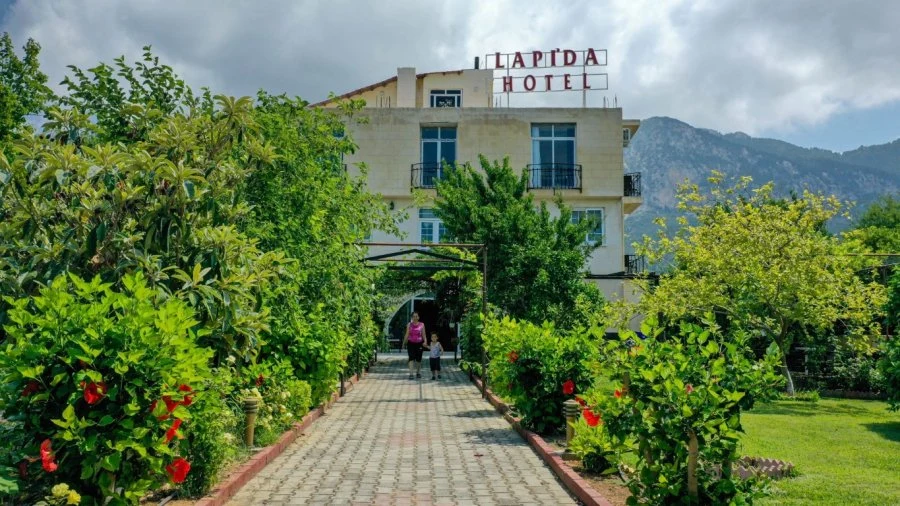 Lapida Garden Hotel Lapta Doğa ve Botanik Bahçe Rehberi