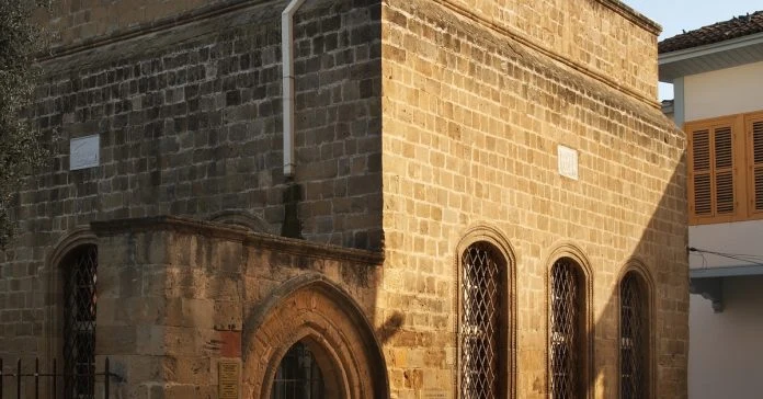 Lefkoşa Sultan 2. Mahmud Kütüphanesi ve Tarihi El Yazmaları