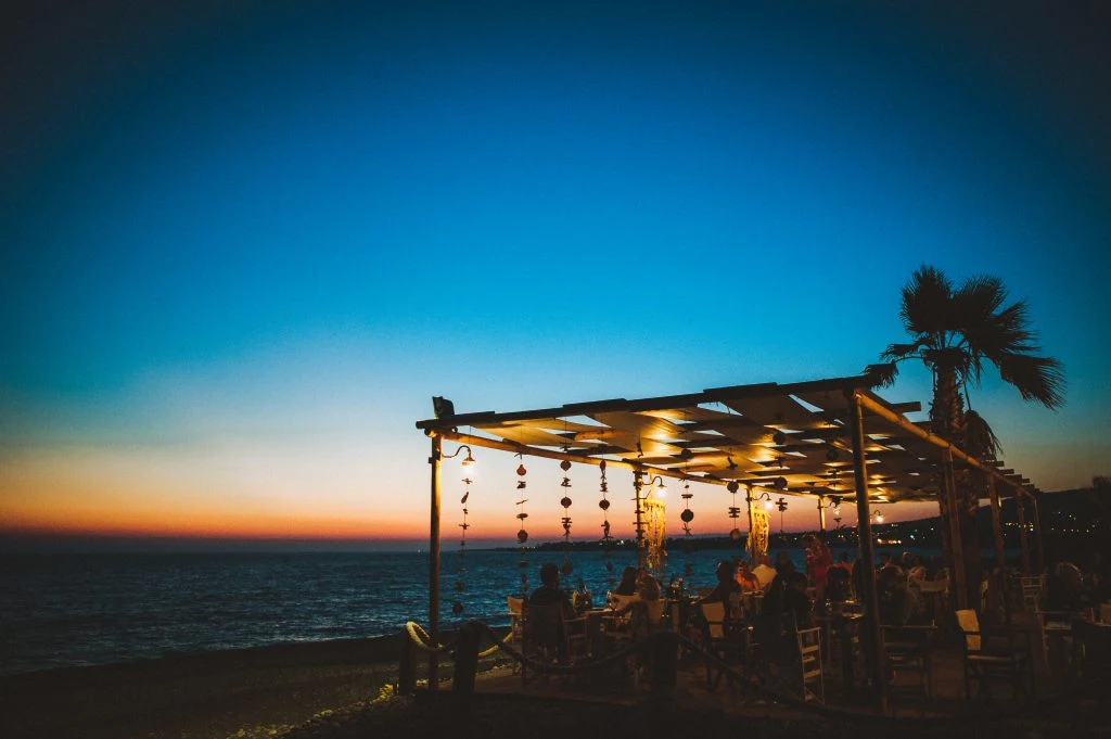 Lefkoşa İtalyan ve Dünya Mutfağı Sunset Cocktail Barları - Mekan ve Gece Görseli
