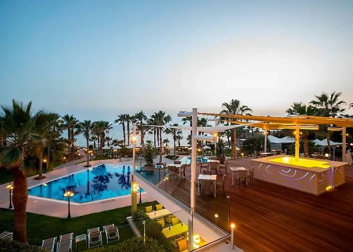Lefkoşa Surlariçi Efsanevi Pub Geceleri ve Bira Çeşitleri - Mekan ve Gece Görseli