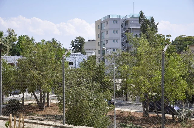 Lefkoşa Yiğitler Burcu Parkı ve Sınır Çizgisi Manzarası İç Görsel 1