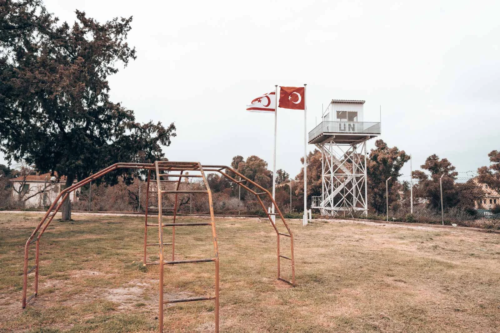 Lefkoşa Yiğitler Burcu Parkı ve Sınır Çizgisi Manzarası İç Görsel 2