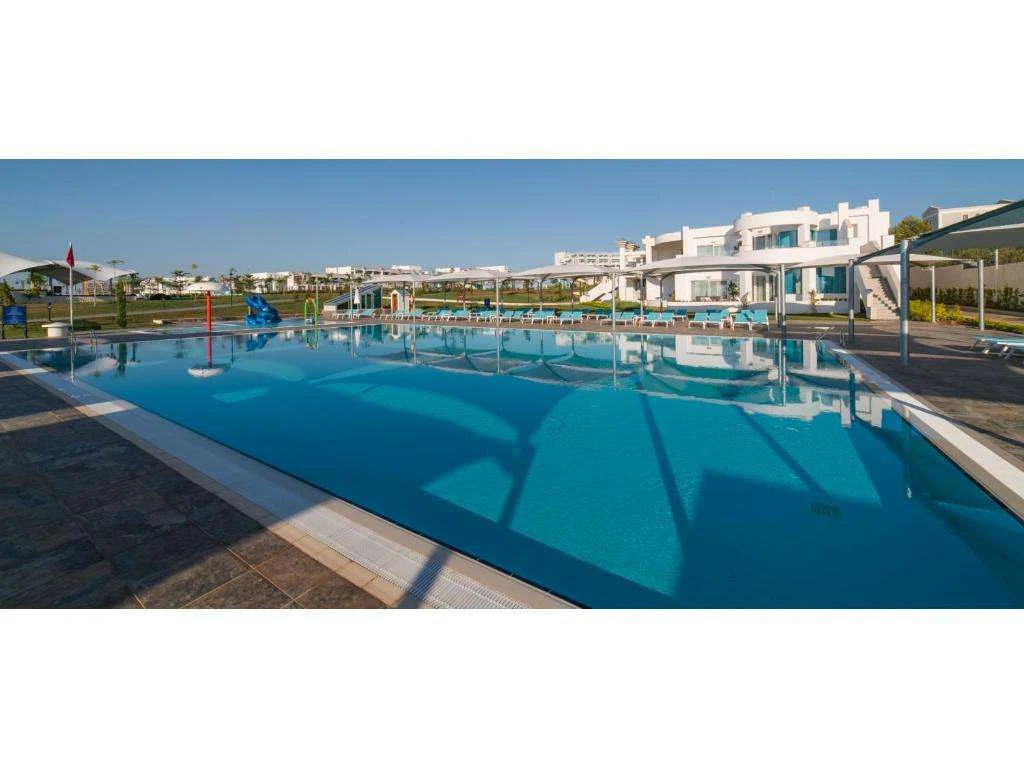 Limak Cyprus Havuz Alanı Tesis İçi ve Dinlenme Alanları