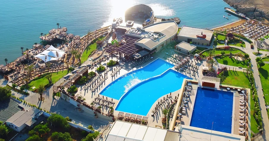 Lord's Palace Kömür Ocakbaşı Izgara Et Sunumu ve Restoran İçi