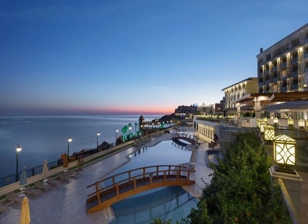 Merit Royal Premium Hotel Havuz ve Sahil