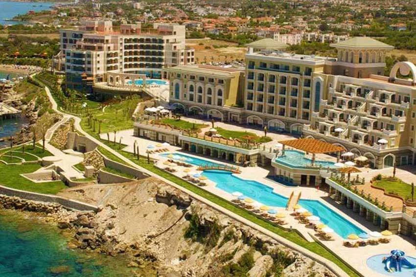 Merit Royal Spa Lüks Isıtmalı Kapalı Yüzme Havuzu ve Sauna Odası