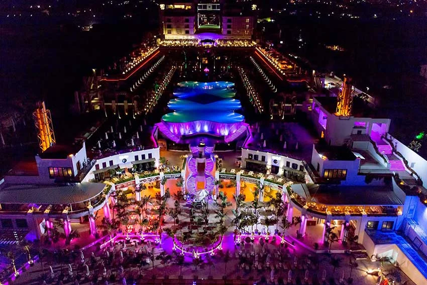Port Cratos Gece Kulüpleri ve Yaz Partileri Rehberi - Mekan ve Gece Görseli