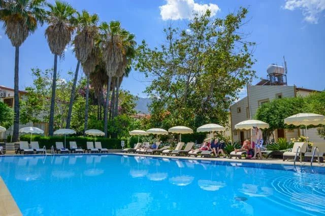 Riverside Garden Resort Havuz ve Sahil