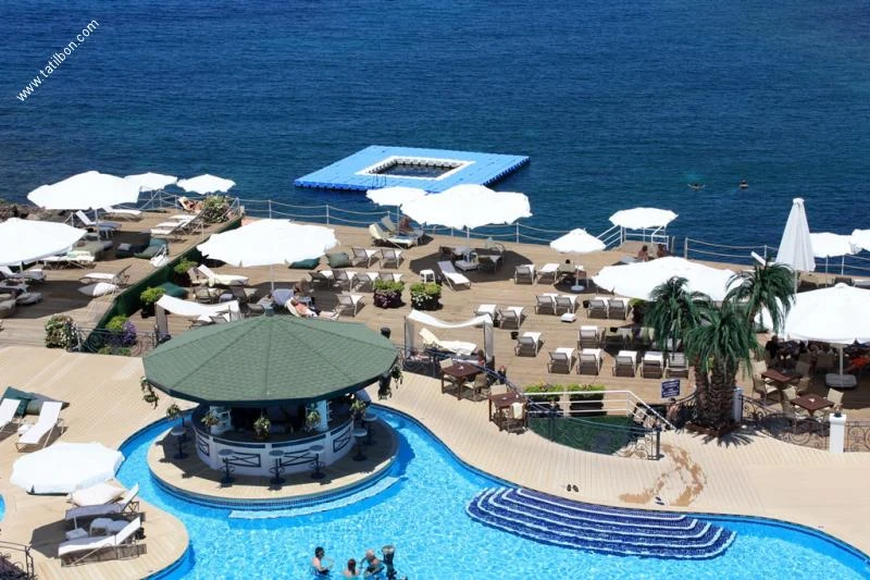 Rocks Hotel & SPA Havuz ve Sahil