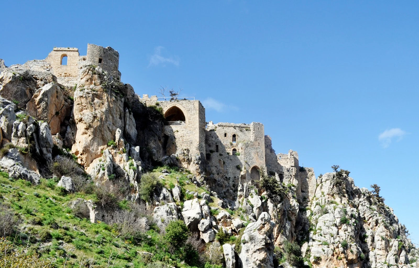 Saint Hilarion Kalesi: Masal Şatosu Gibi Kıbrıs Efsanesi