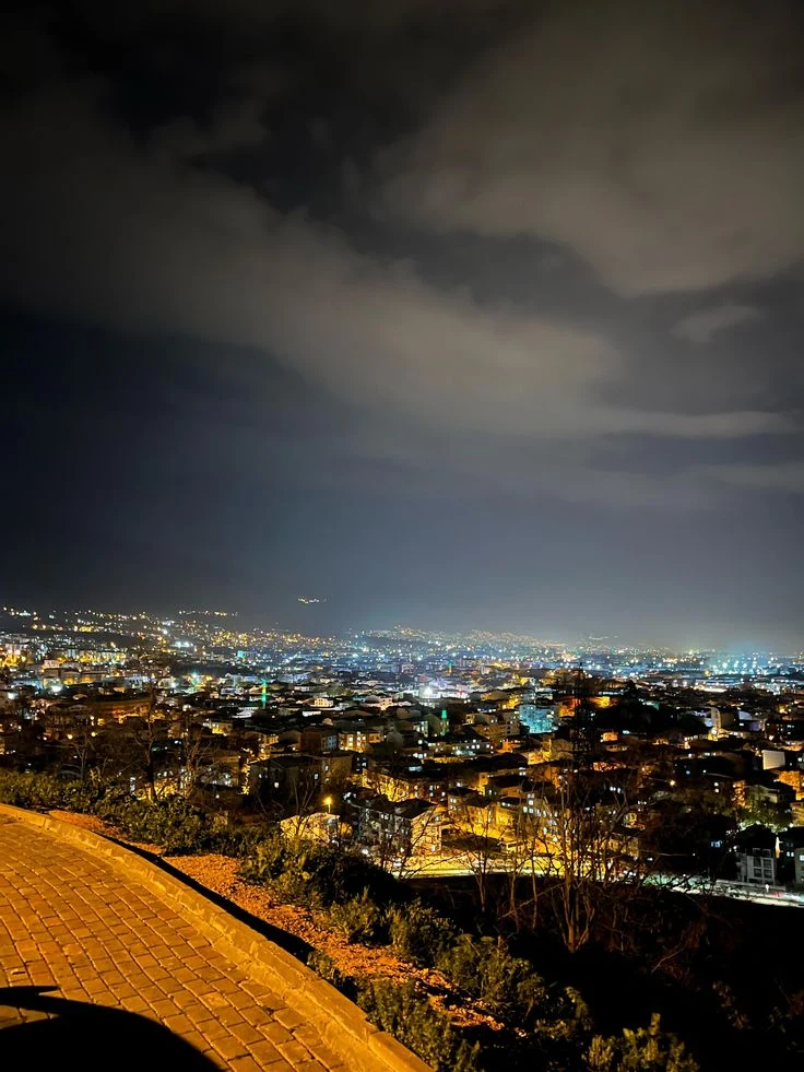 Tango To Buddha Girne: Asya Mutfağı ve Gece Kulübü Deneyimi - Atmosfer ve Eğlence