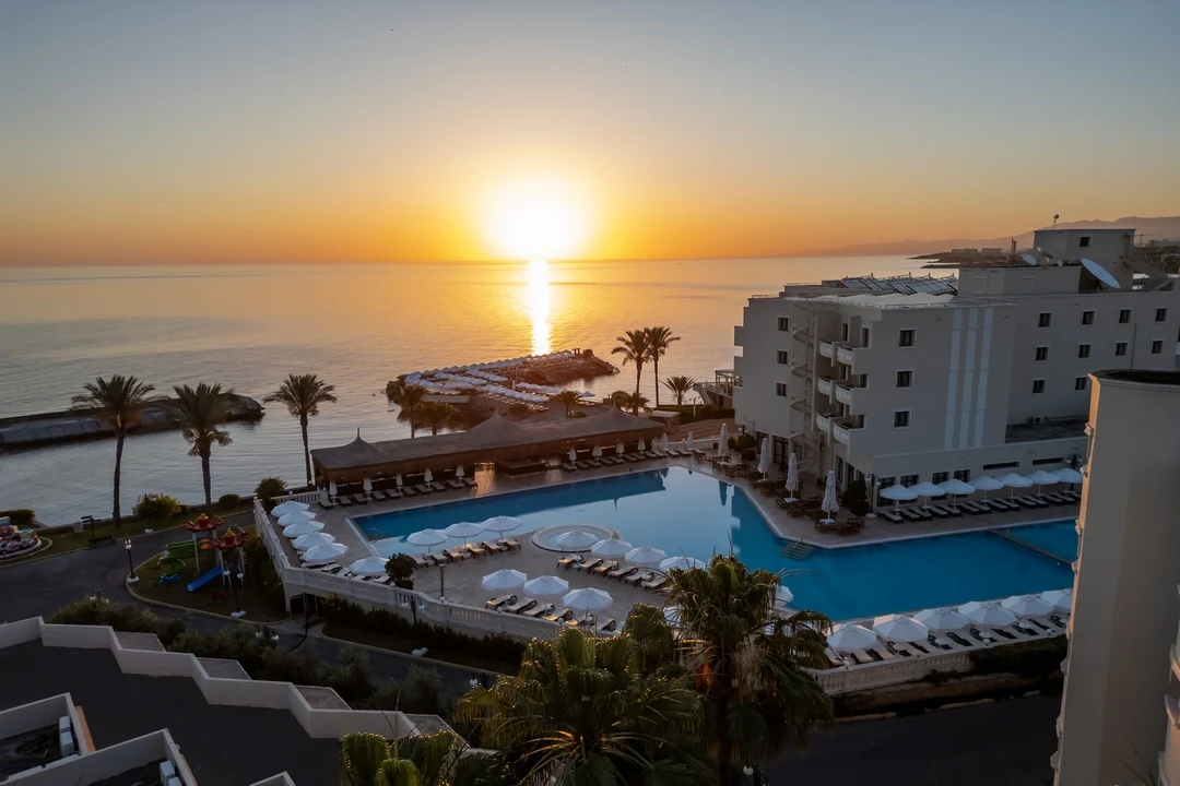 Vuni Palace Hotel Havuz ve Sahil